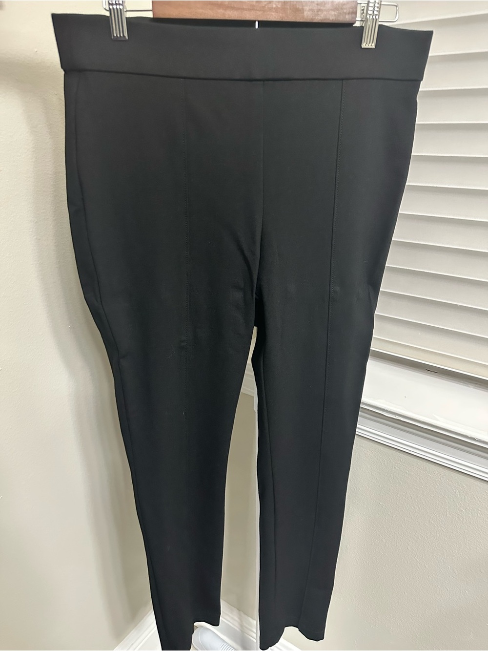 Anne Klein Black Pull-On Slim Dress Pants, Large